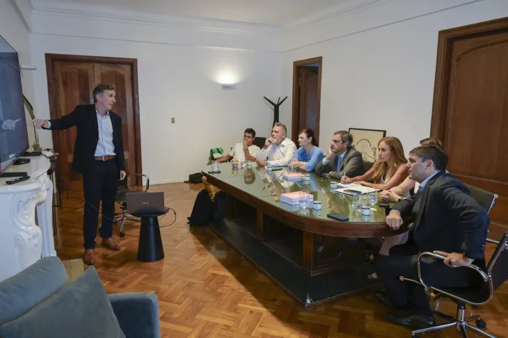 El PJ Federal lanzar&aacute; los 5 ejes de su frente anti Milei en Concepci&oacute;n del Uruguay, Entre R&iacute;os, en abril.