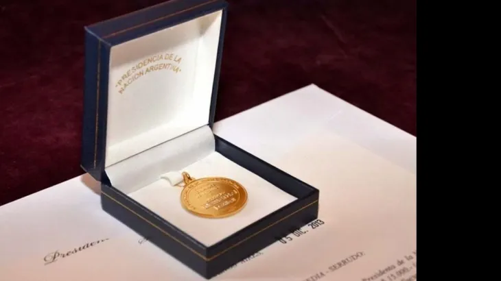 Medalla recordatoria otorgada por ley a los s&eacute;ptimos hijos varones y mujeres.