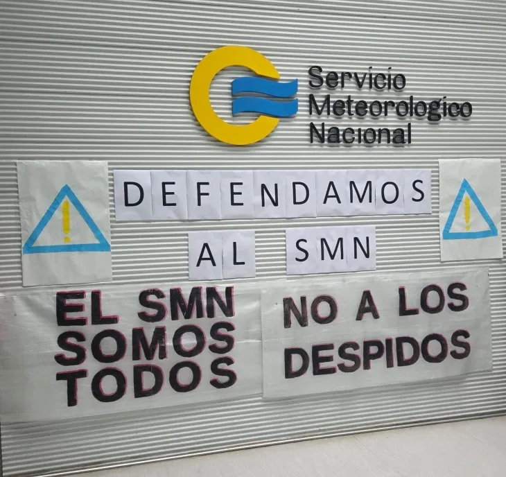 Asamblea de trabajadores del Servicio Meteorológico Nacional en rechazo al ajuste.