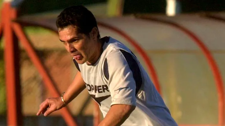 El exjugador Hugo Morales declar&oacute; ante la Justicia por la venta de un departamento vinculado al Jefe de Gabinete.