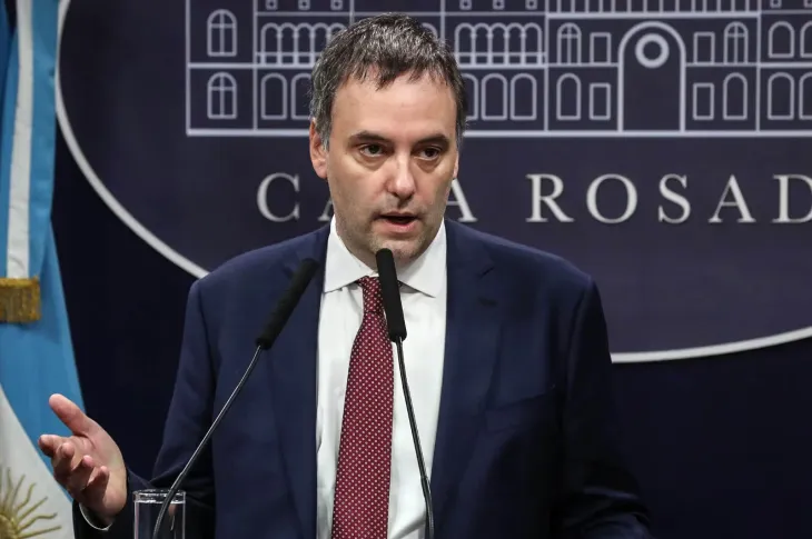 El Jefe de Gabinete aseguró que su patrimonio fue construido en 25 años de actividad privada.