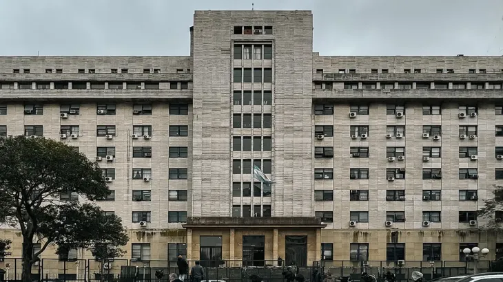 Investigaci&oacute;n judicial sobre el patrimonio de Manuel Adorni en Comodoro Py.