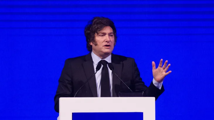 Milei habl&oacute; de un golpe de Estado en su contra durante su discurso en AmCham 2026.