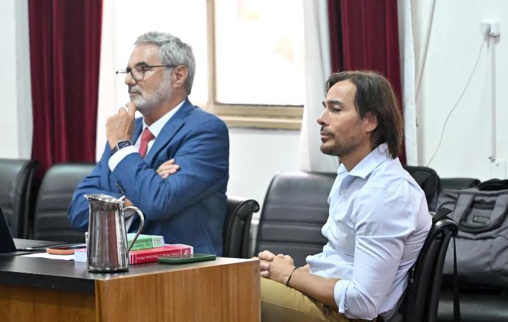 Juan Ignacio Buzali, exmarido de Carolina P&iacute;paro, al salir de los tribunales tras el fallo de sobreseimiento.