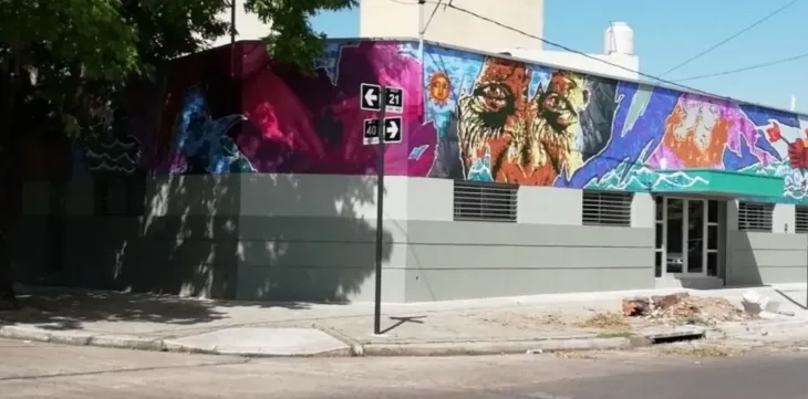 Vista general de la esquina de 21 y 40 en La Plata, escenario del choque contra los motociclistas en 2021.