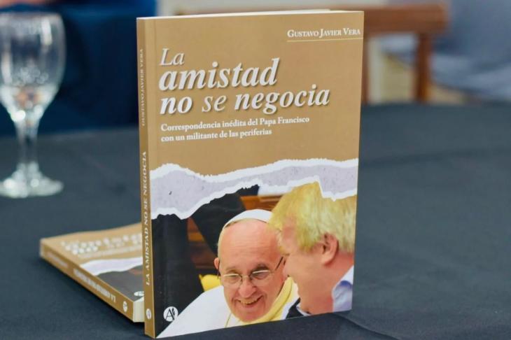 Tapa del libro de Gustavo Vera que recopila m&aacute;s de 600 cartas y mensajes del papa Francisco.