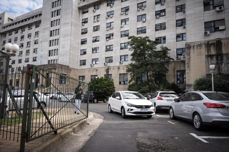 En los tribunales de Retiro, el fiscal Pollicita y el juez Lijo analizan las cuentas bancarias de la familia Adorni.