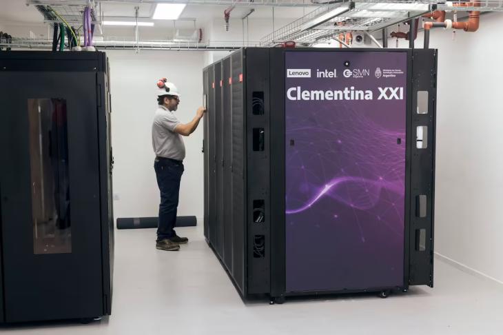 Sala de servidores de la supercomputadora Clementina XXI en la sede central del SMN.