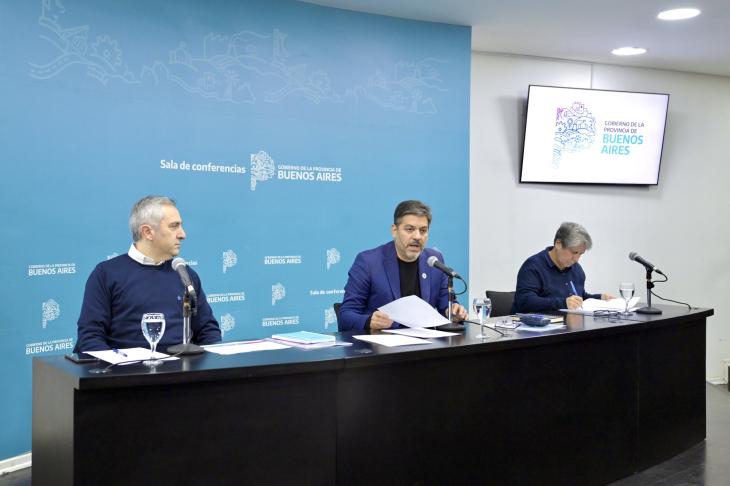 Los ministros de Kicillof detallando la situaci&oacute;n econ&oacute;mica y pol&iacute;tica de la provincia.