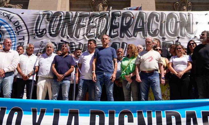 Sede de la CGT durante las presentaciones judiciales contra la Ley de Modernizaci&oacute;n Laboral.