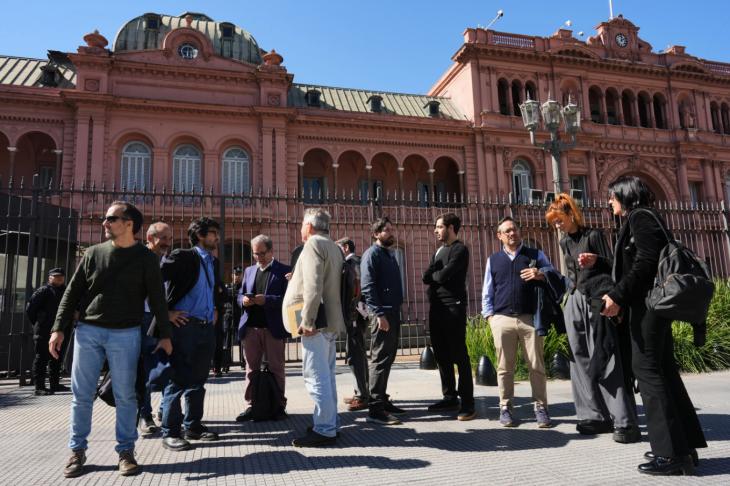 Durante siete d&iacute;as, los cronistas debieron trabajar desde bares cercanos por la quita de sus huellas digitales.