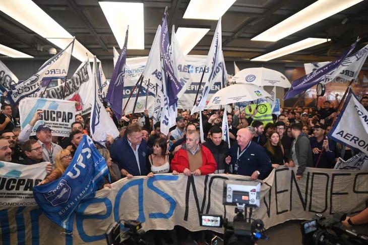 Varios sindicatos aeronáuticos se sumarán a la movilización de este viernes en apoyo a los despedidos.