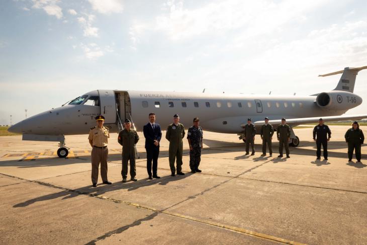 Detalle técnico de los pernos de las ruedas del tren de aterrizaje de la unidad Embraer fotografiados durante la inspección técnica de junio de 2025 en Springfield, Estados Unidos.
