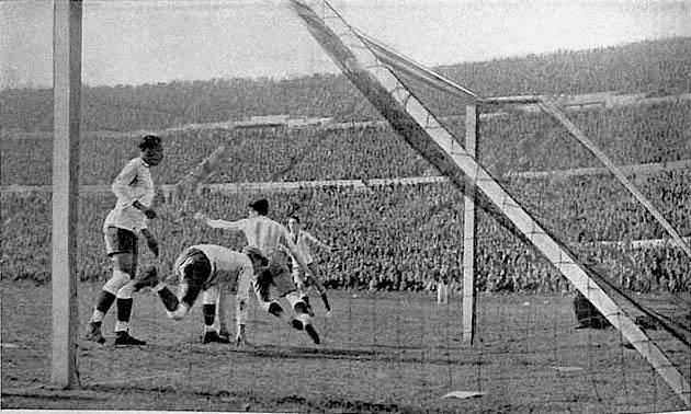 Gol de Guillermo Stabile a Uruguay en la Copa del Mundo 1930. Foto: Archivo AFA.