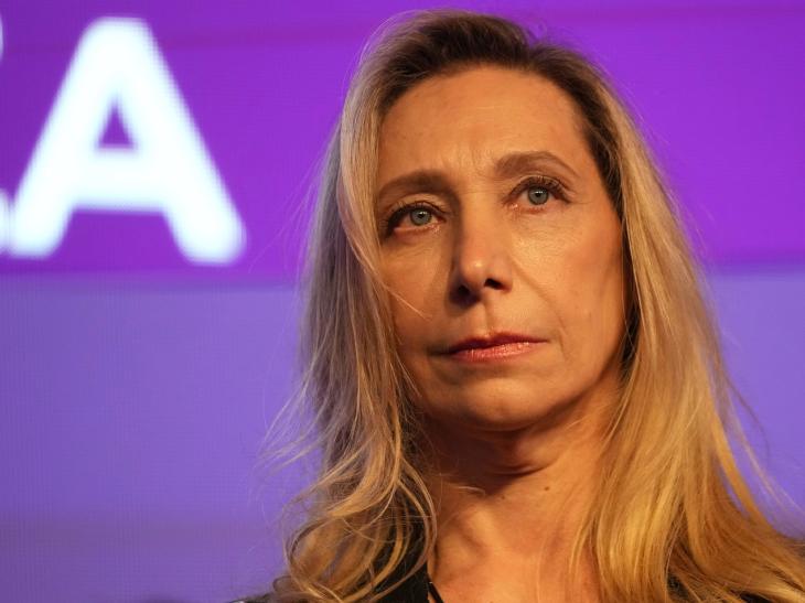 Karina Milei, con gesto serio: su rol de primera dama.