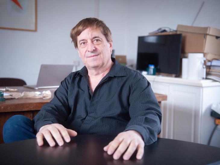 Daniel Salamone, presidente del CONICET, sentado en su oficina.