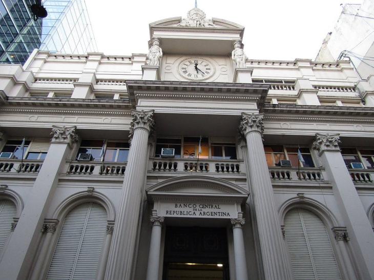 Fachada del Banco Central: la reforma que Milei adelantó en su video de Spider-Man.
