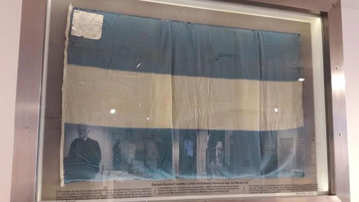 Bandera del Operativo C&oacute;ndor en el Patio Malvinas Argentinas de la Casa Rosada