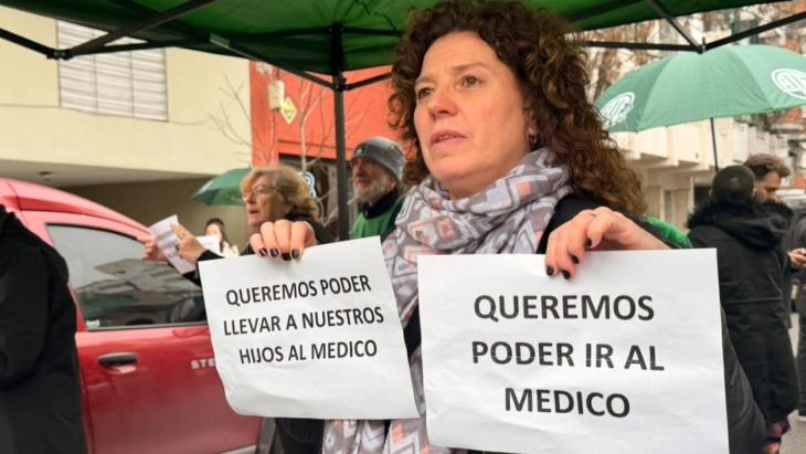 Afiliados de IOSFA protestan por cortes de prestaciones