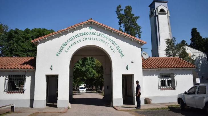 Fachada del Cottolengo Don Orione, Claypole.