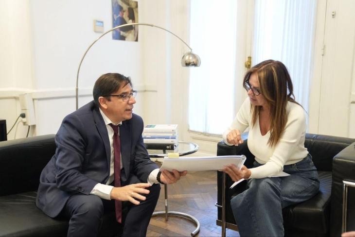 La ministra de Capital Humano, Sandra Pettovello, junto al subsecretario de Políticas Universitarias, Alejandro Álvarez