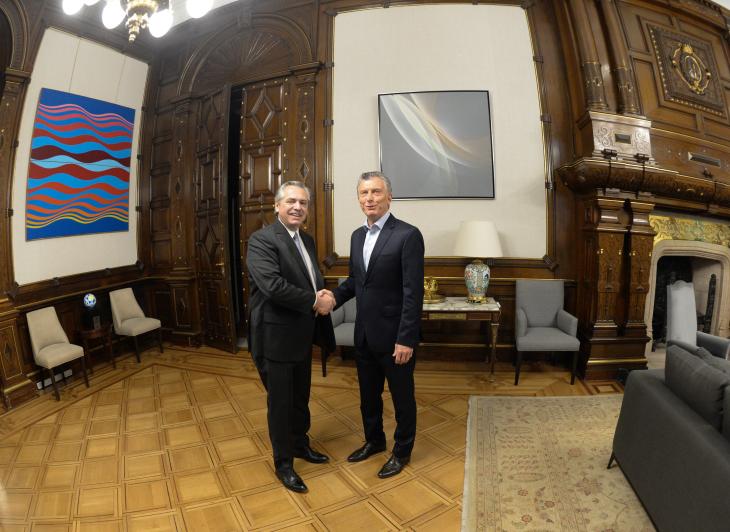 Mauricio Macri y Alberto Fernández desayunan en la Casa Rosada durante la transición de 2019.