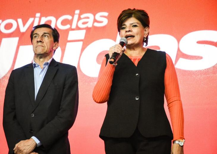 Mar&iacute;a In&eacute;s Zigar&aacute;n junto al gobernador Carlos Sadir en un acto del Frente Jujuy Crece.