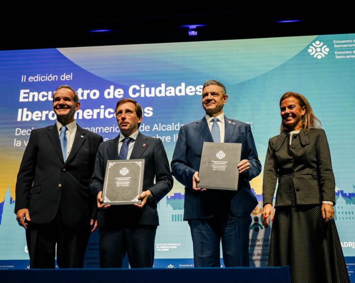 Jorge Macri y José Luis Martínez-Almeida firman la Declaración Iberoamericana de Alcaldes y Alcaldesas.