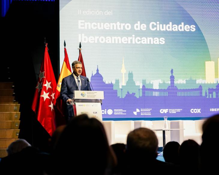 Jorge Macri expone en el panel sobre inteligencia artificial del encuentro de ciudades.