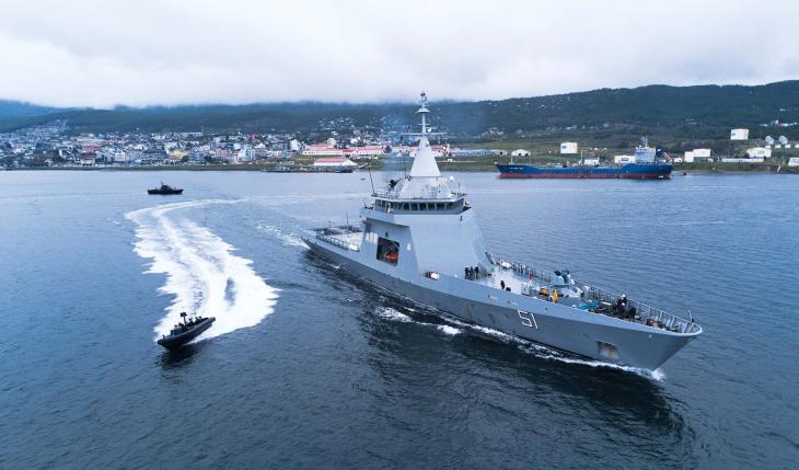 Patrullero oce&aacute;nico de la Armada Argentina navegando en el Atl&aacute;ntico Sur.