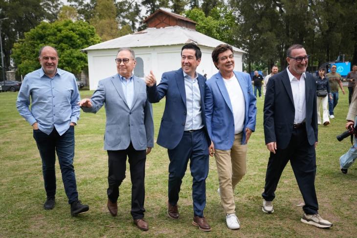 Leonardo Nardini junto a Fernando Espinoza, Pablo Garate y otros dirigentes en Malvinas Argentinas
