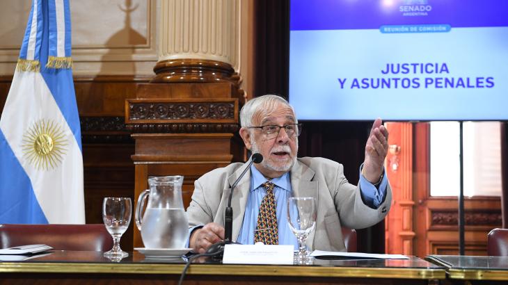 Juan Carlos Pagotto en su banca del Senado de la Nación.