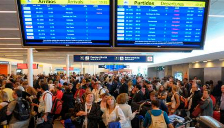 Cerca de 50 vuelos de Aerolíneas Argentinas fueron afectados por una asamblea de pilotos