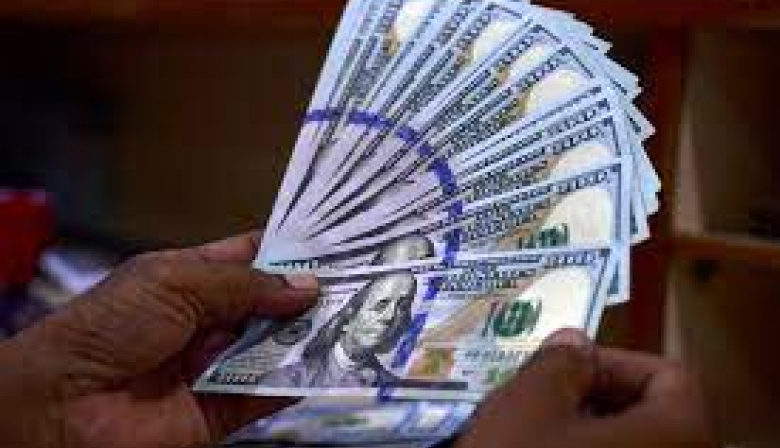 El Banco Central devaluó más del 20% el dólar y elevó la cotización del oficial a $365,50