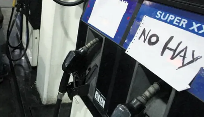 Sindicato de petroleros anuncia paro sino se normaliza la venta de combustibles