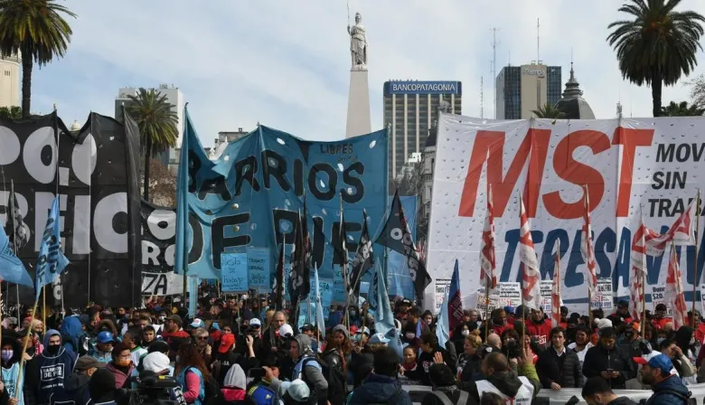 Piqueteros protestarán frente al Congreso contra la Ley Ómnibus