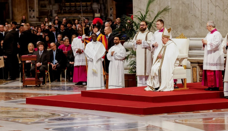 Con la presencia de Milei, el papa Francisco proclamó a Mama Antula como la primera santa argentina