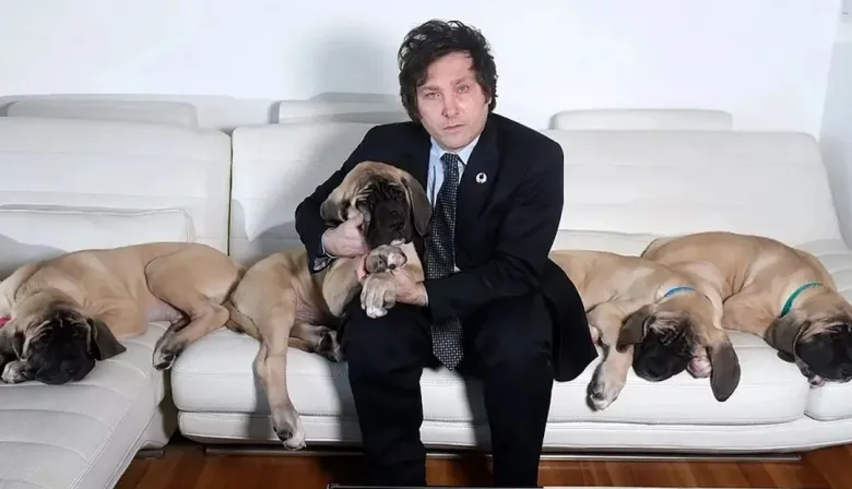 "Es meterse con su familia": la respuesta de Adorni sobre el número de perros de Milei