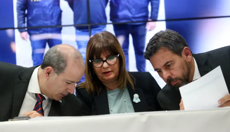 Bullrich: "En los allanamientos se encontró dinero y elementos probatorios"