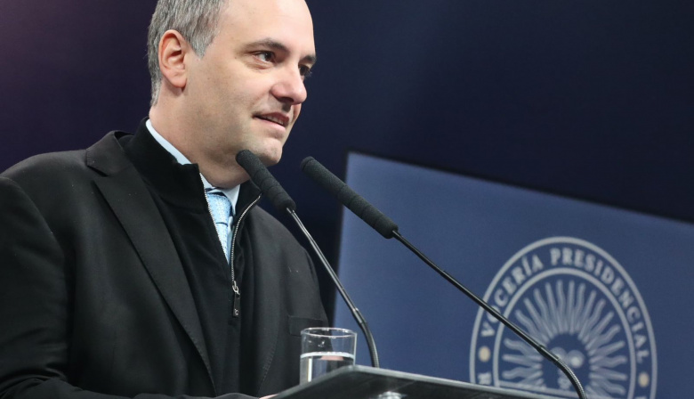 Adorni: “Ya funciona la planta que aumenta la capacidad de transporte de gas desde Vaca Muerta”