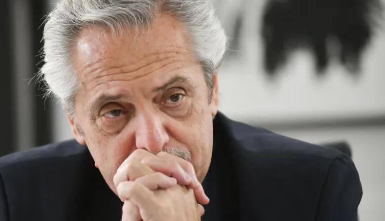 Seguros: el Gobierno derogó el DNU de Alberto Fernández que permitió su contratación en el Estado