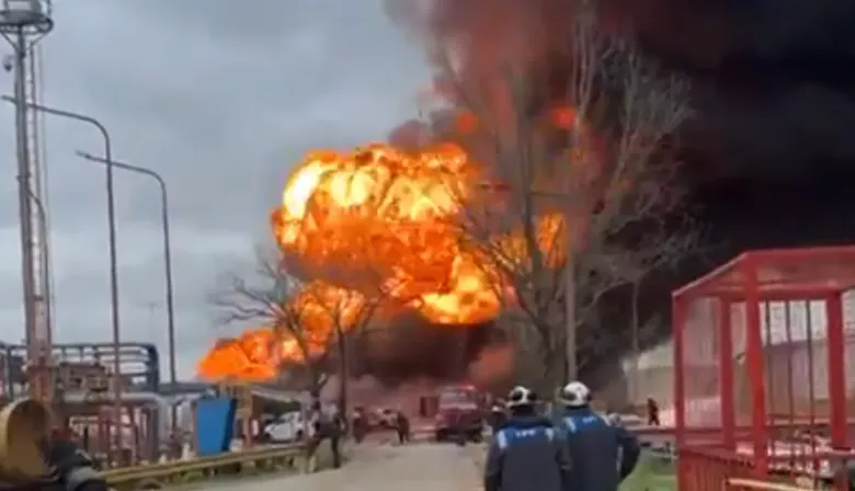 Se incendia la refinería de YPF en Ensenada