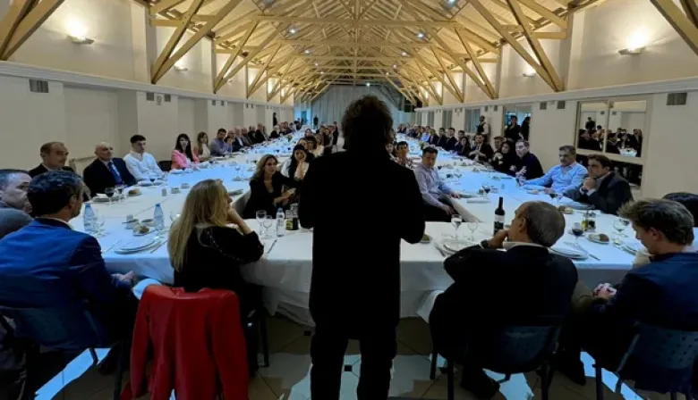 Asado en la Quinta de Olivos: Milei agasajó a los diputados "héroes" que apoyaron el veto a la suba para jubilados