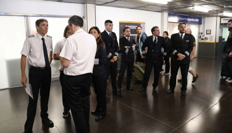 El gremio de pilotos anunció un paro de 9 horas para este viernes que afectaría todos los vuelos de Aeroparque y Ezeiza