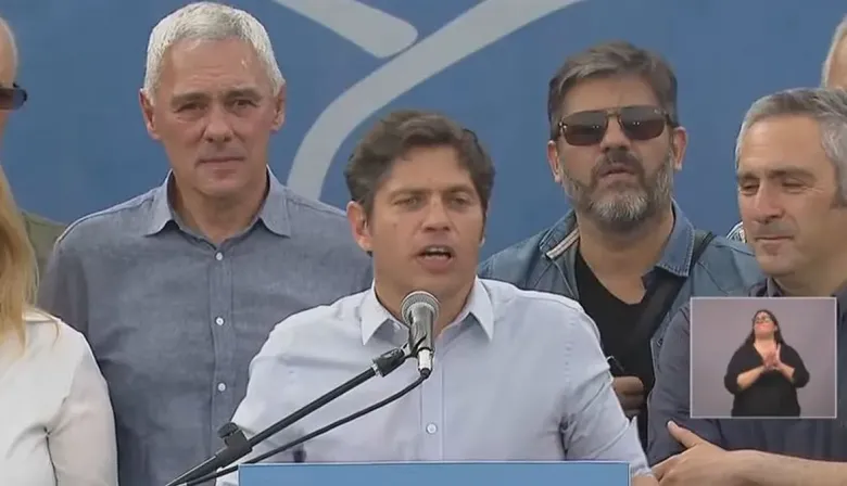 Kicillof encabezó el acto por el Día de la Lealtad cerca de la CGT y lejos de La Cámpora
