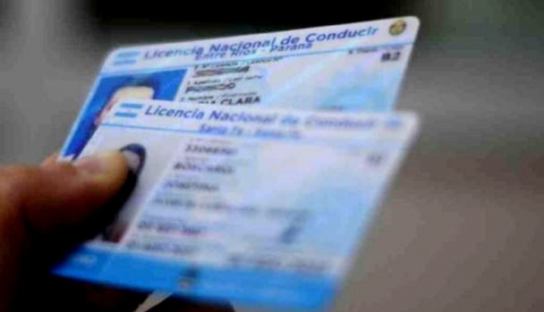 Sturzenegger dijo que "no será necesario renovar de manera presencial la licencia de conducir"