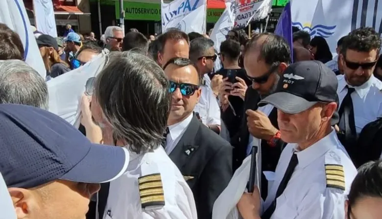 "Severas imprecisiones": los pilotos respondieron al decreto que determinó la privatización de Aerolíneas Argentinas
