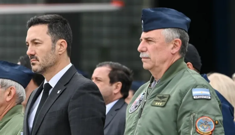 Denuncias por abusos sexuales y viajes con amigos: las razones que impulsaron la salida del jefe de la Fuerza Aérea