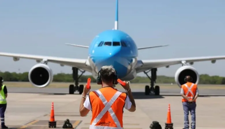 Conflicto aeronáutico: Aerolíneas Argentinas y los gremios firmaron un preacuerdo