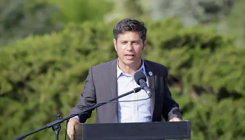 Axel Kicillof lamentó "la caída del turismo" y la atribuyó al "plan económico" de Javier Milei